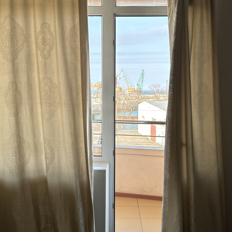 Комфорт с одной широкой кроватью